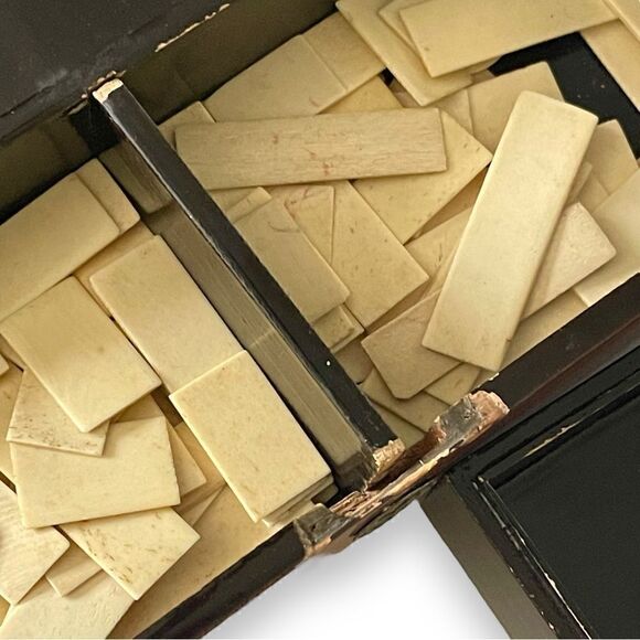 Vintage French Lacquered Wood Game Box Cellulose Jetons Lidded Compartments - Picture 16 of 16